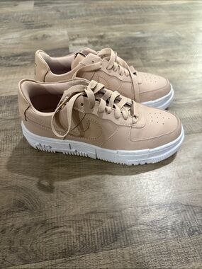 Nike Women’s Air Force 1 Pixel size 6